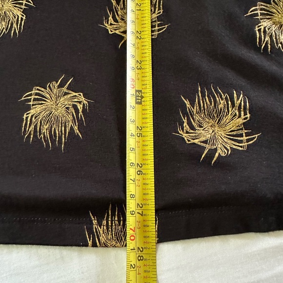 Kaulua’e Hawai’i, Black & Gold v-neck blouse, 3/4 sleeve - Picture 6 of 7